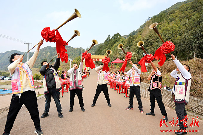 云南省曲靖市麒麟区：万亩高山杜鹃架起民族交融“连心桥” 图片报道 第1张