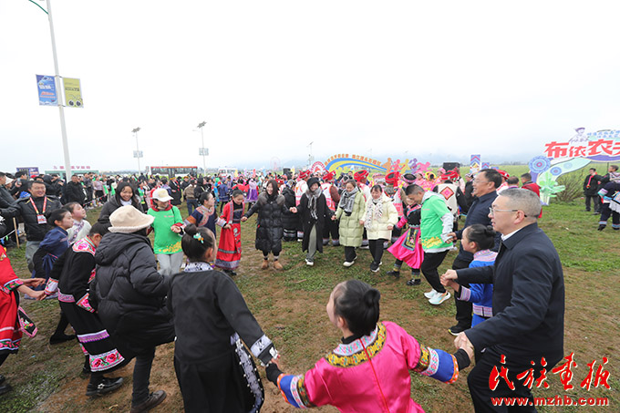 团结花开彩云南 珠江源头石榴红 图片报道 第3张