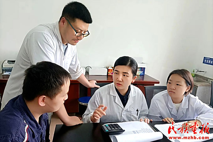 代表委员话“铸牢”|全国人大代表杨正平：铸钢铸魂 绘就民族团结同心圆 图片报道 第3张