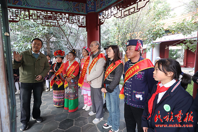 团结花开彩云南 珠江源头石榴红 图片报道 第5张