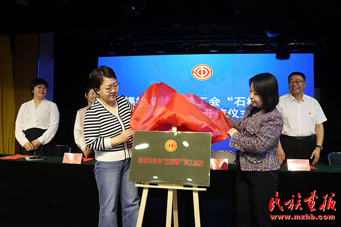 内蒙古锡林浩特“石榴籽”职工夜校创设“铸牢”新课堂‌ 图片报道 第1张