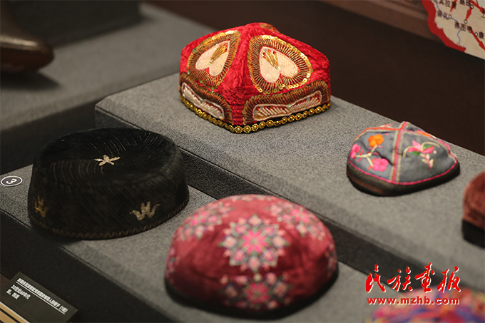 铸牢中华民族共同体意识文物古籍展“西藏专展”“新疆专展”在北京民族文化宫举办 图片报道 第4张