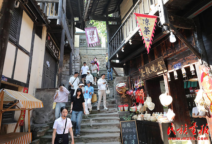 “石榴花开”四川行|从红色热土到文旅高地 太平古镇打造民族团结进步示范样板 同心筑梦 第7张